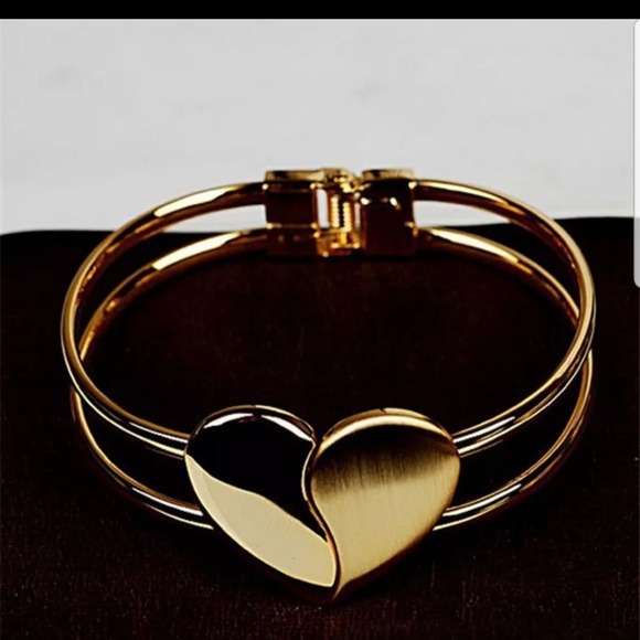 Jewelry - New Heart bangle bracelet cuff